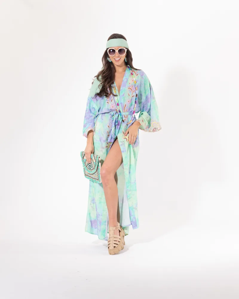 Kimono long tie and dye vert lavande Licorne Passion porté ouvert, manches évasées et tombé fluide