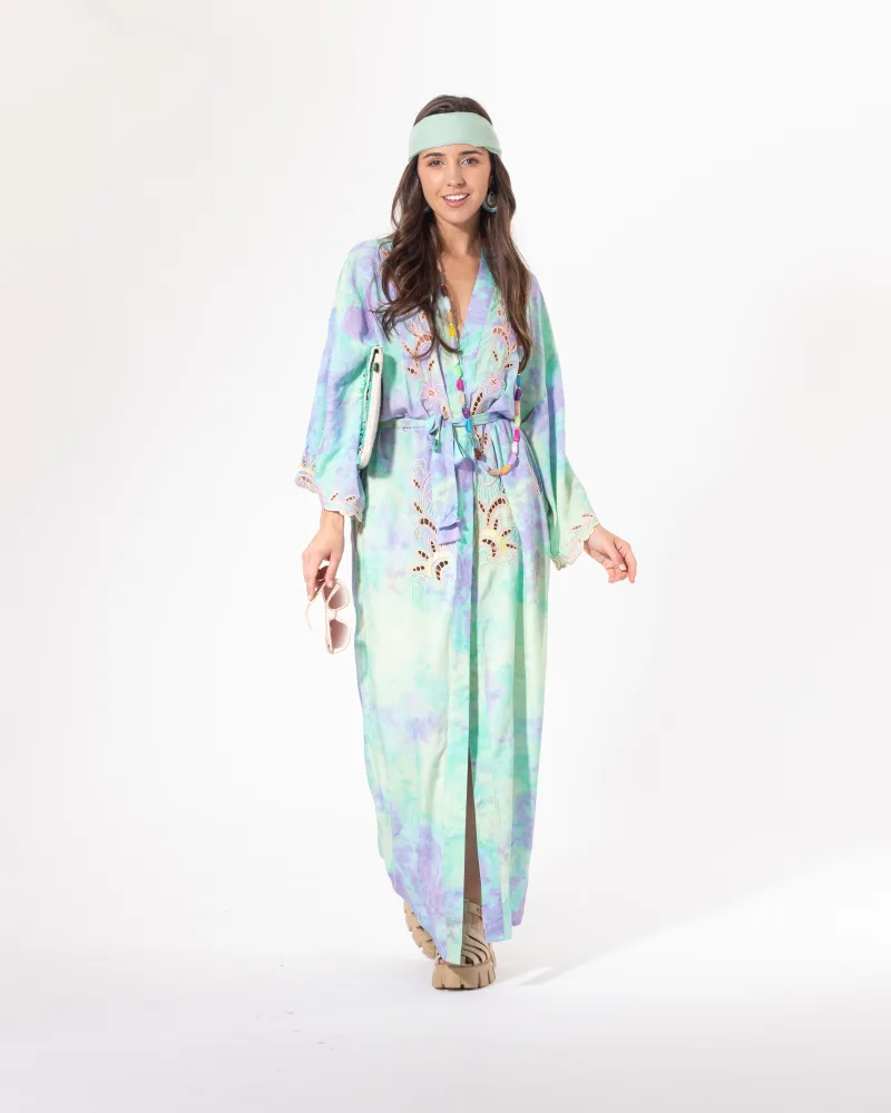 Kimono long tie and dye vert lavande Licorne Passion porté ouvert, manches évasées aériennes