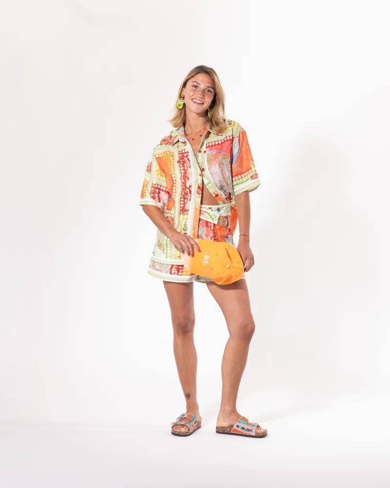 Ensemble short provençale Licorne Passion en pied, chemise oversize et short aux imprimés orangés