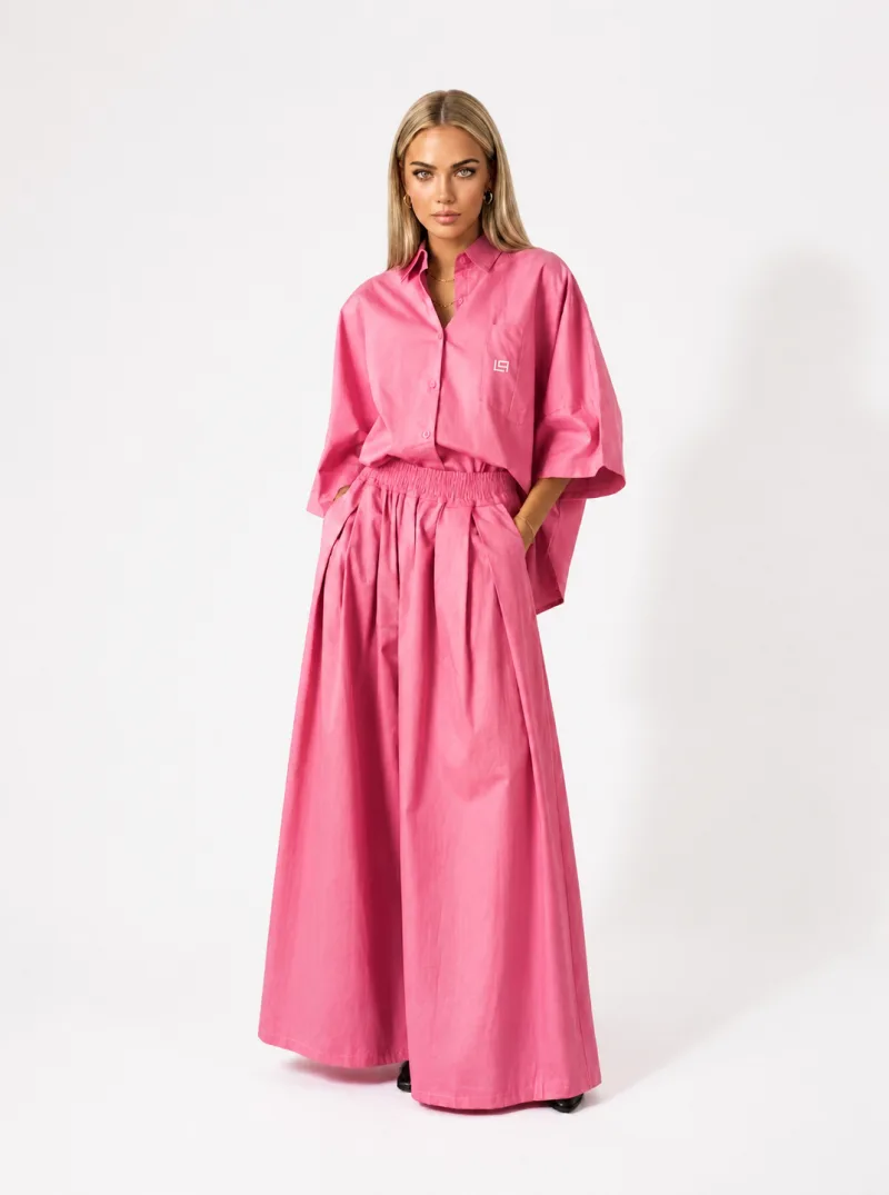 Ensemble rose Licorne Passion en pied, chemise oversize et jupe longue fluide assortie