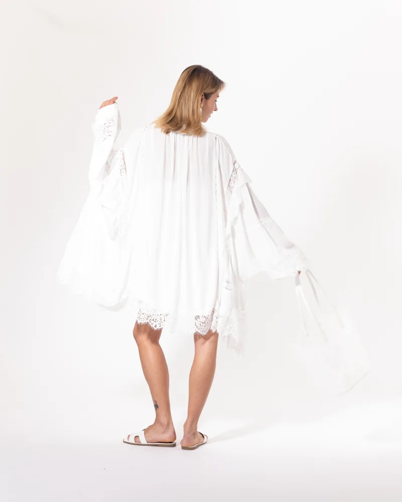 Robe tunique blanche Licorne Passion vue de dos, coupe fluide aérienne et manches en dentelle