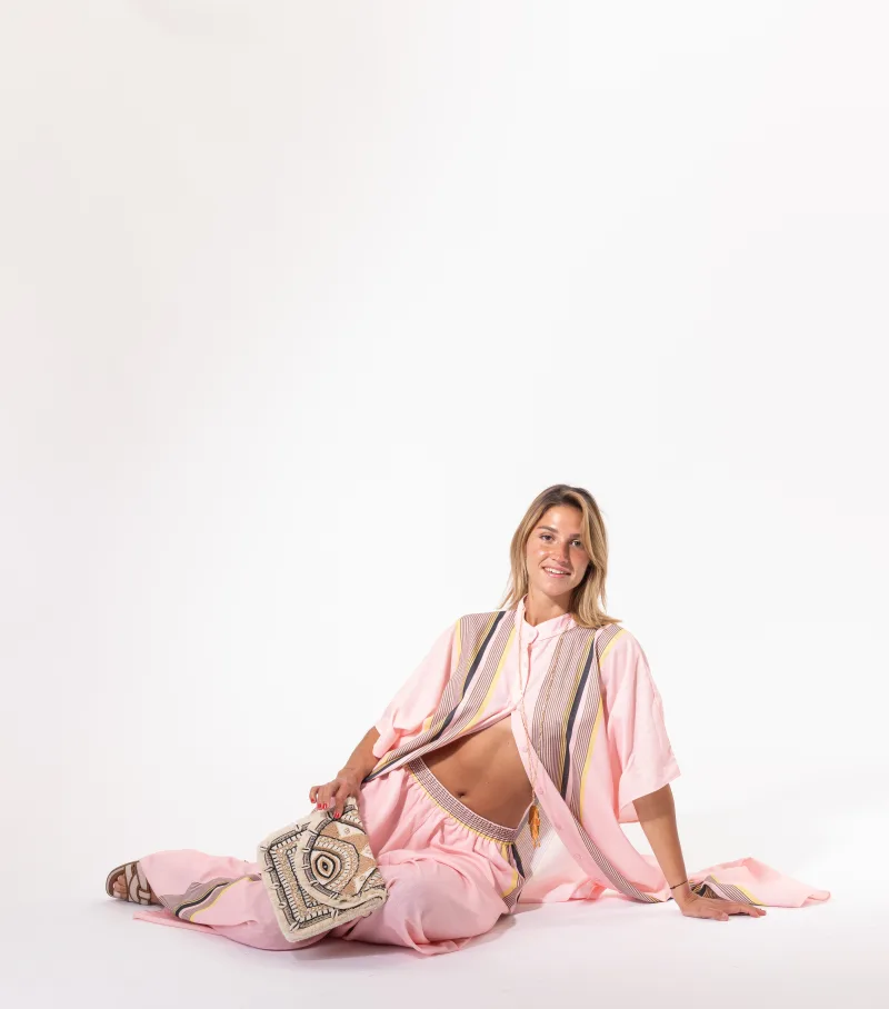 Mannequin portant l'ensemble pantalon rose de licorne passion