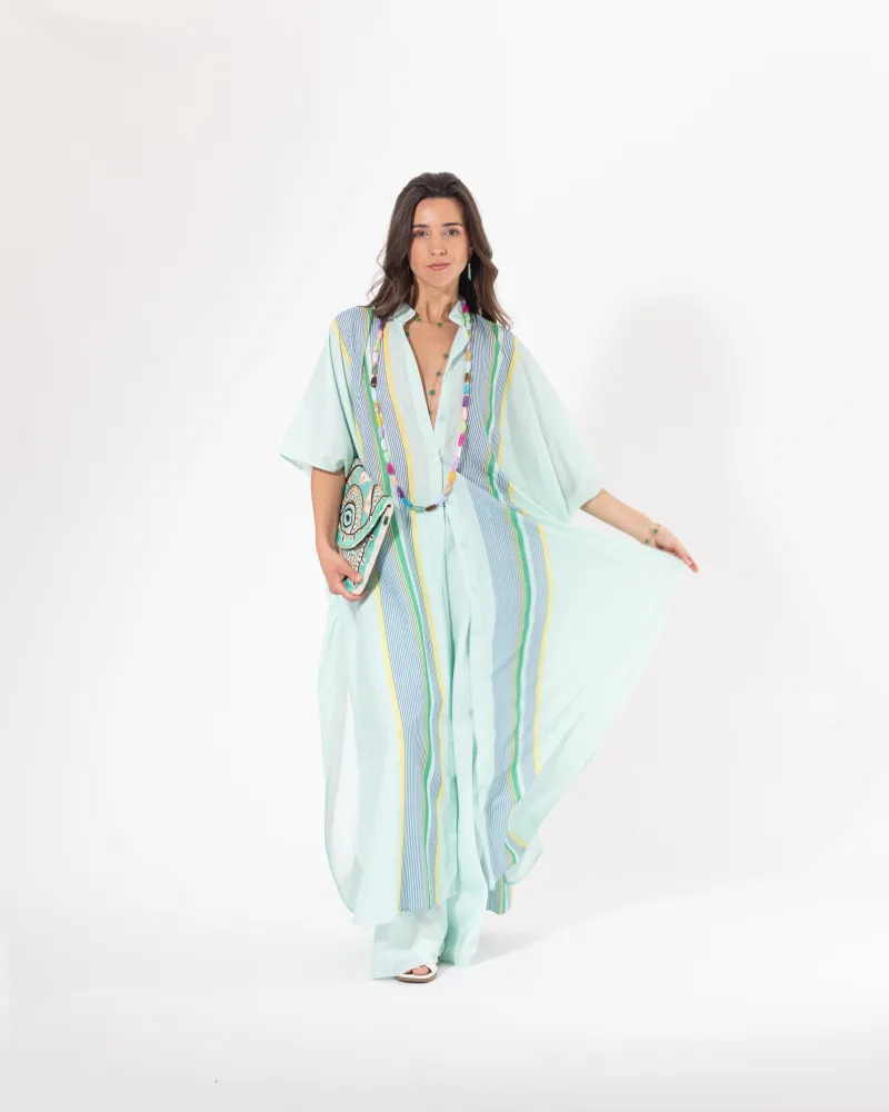 Mannequin portant l'ensemble pantalon vert d'eau  de Licorne Passion