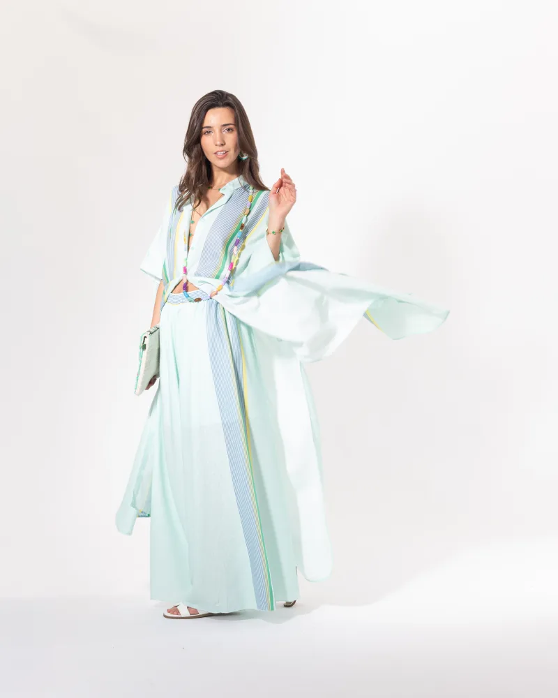 Mannequin portant l'ensemble pantalon vert d'eau  de Licorne Passion